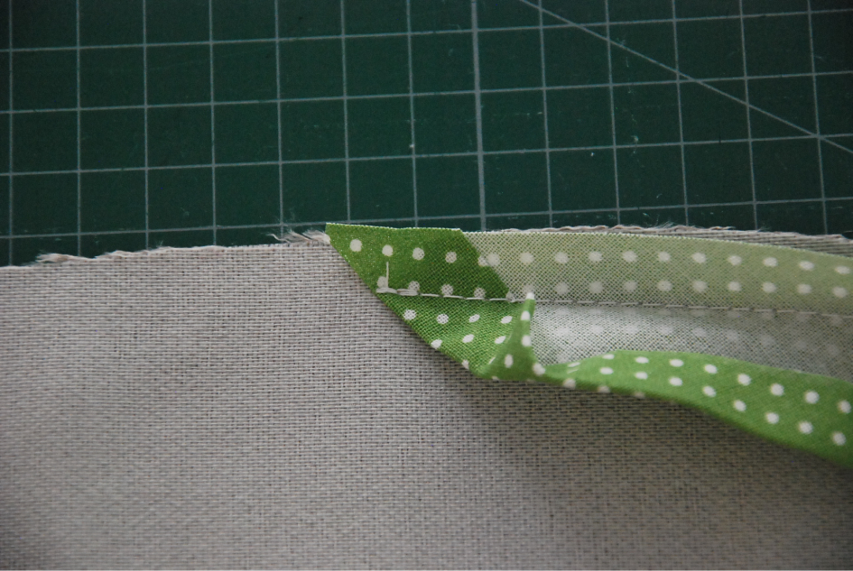 Našití šikmého proužku (10)